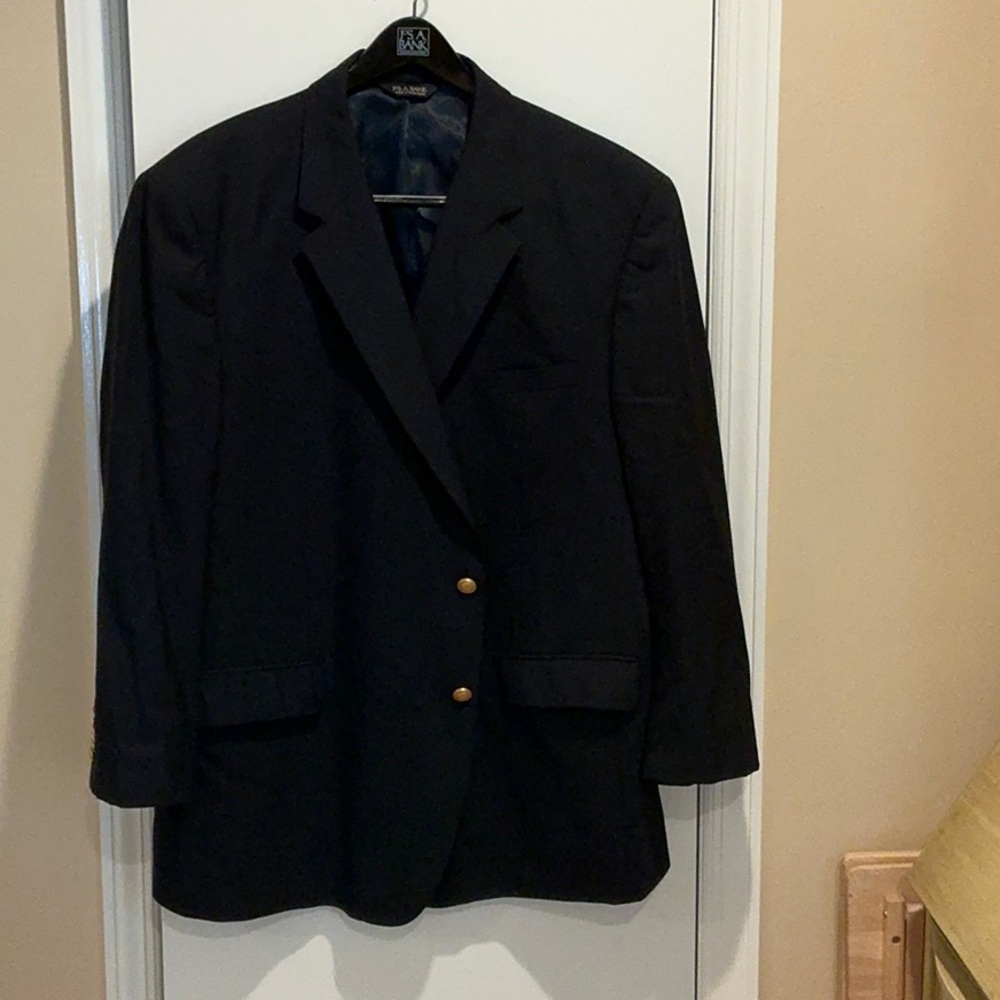 Joseph Bank’s Men's Classic Navy wool blazer.Excellent condition. Gold buttons.